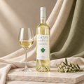 Catay Tempranillo Blanco by Finca de los Arandinos bottle beside a glass of white wine